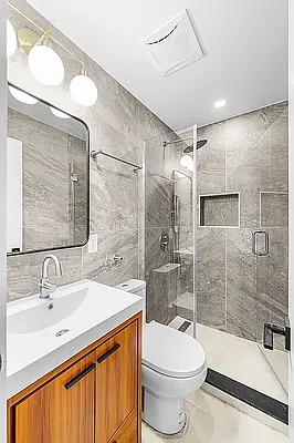 Bathroom, photo 1