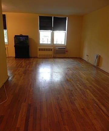 3rd image of 4360 Douglaston Pkwy APT 403