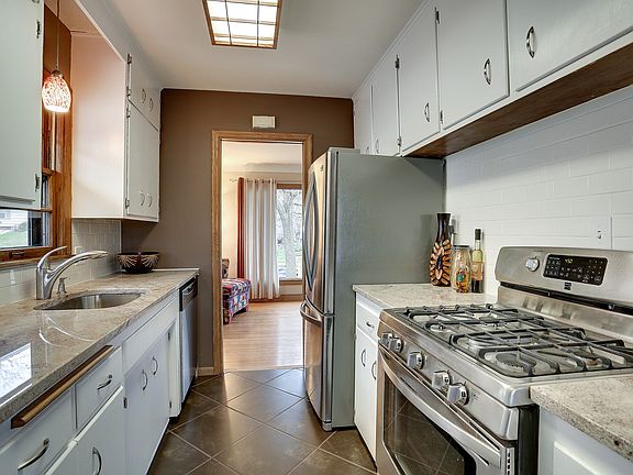 5th image of 3559 Cleveland St NE
