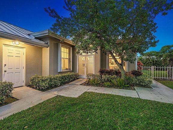 4th image of 2821 SW Brighton Way