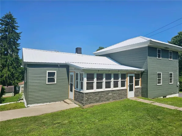78 Galen St, Clyde, NY 14433