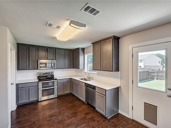 4th image of 8911 Wild Rose Ln