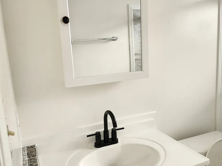 1166 Spazier Ave #1 — Photo 4
