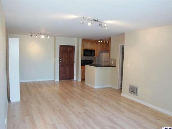 3rd image of 18307 Burbank Blvd Unit 106