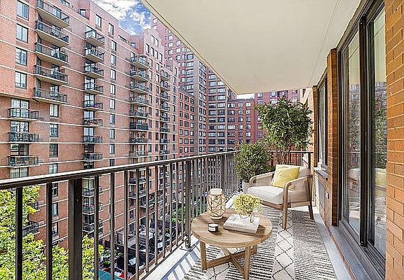 4th image of 300 Albany St APT 4C