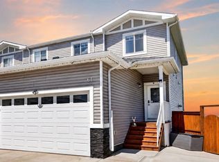 61 S Hanson Ln NE, Rocky View County, AB T0J1X1