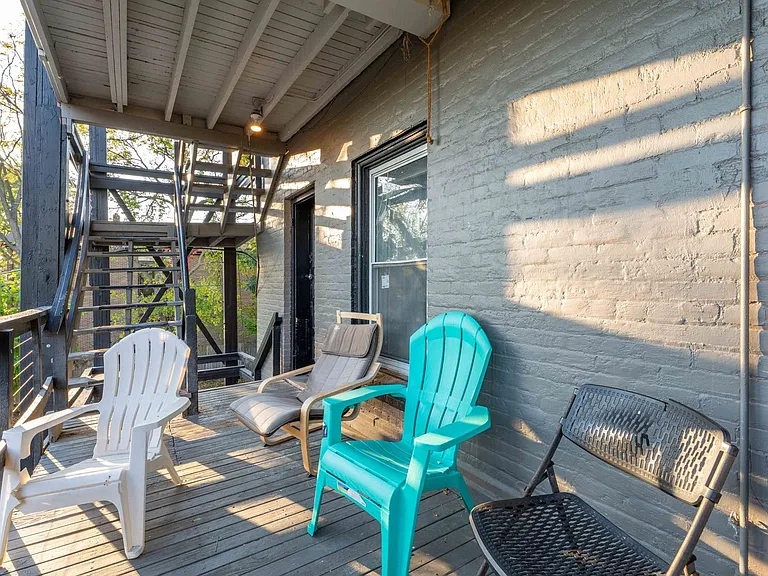 1032 Vaughn St — Photo 18