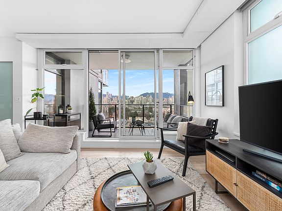 5th image of 728 W 8th Ave #805