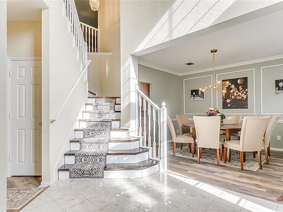 4th image of 8121 Island Park Ct