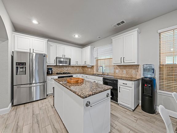 4th image of 11616 Blackhawk Dr