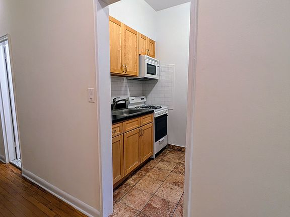 4th image of 408 E 89th St #3C