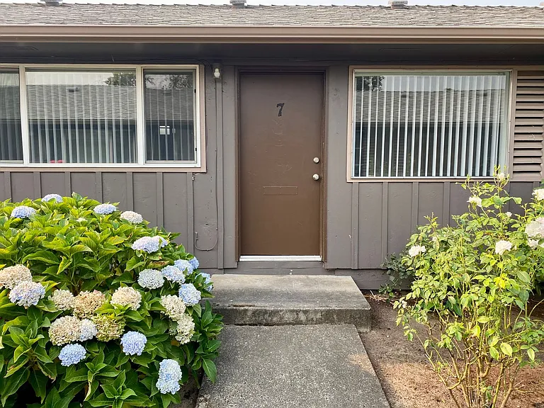 2741 Brooks Ave NE — Photo 2
