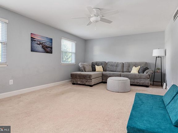 5th image of 413 Century Vista Dr