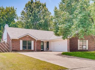 813 Camino Ct, Grand Prairie, TX 75052