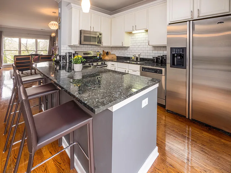 1328 W Grenshaw St #B — Photo 6