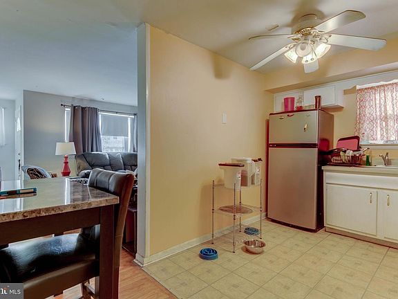 5th image of 3343 Mary St