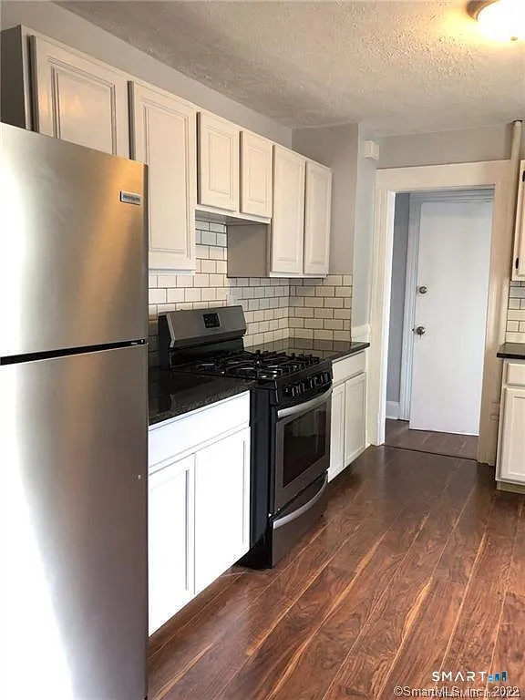 2 bed, 1.0 bath, 1576 sqft, $2,100 — Photo 2