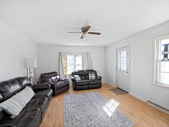 5th image of 13156 Schubert St