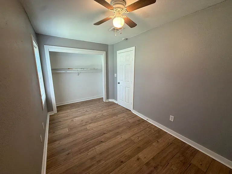 1610 Dudley Ln — Photo 11