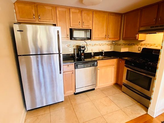 3rd image of 1443 28th Ave APT 4A