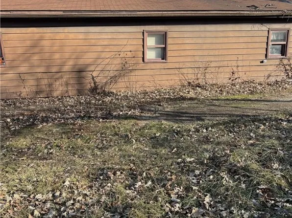 992 & 994 Underwood Dr, Knoxville, IA 50138