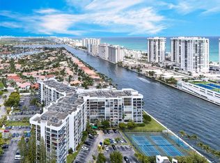 1000 Parkview Dr APT 701, Hallandale, FL 33009