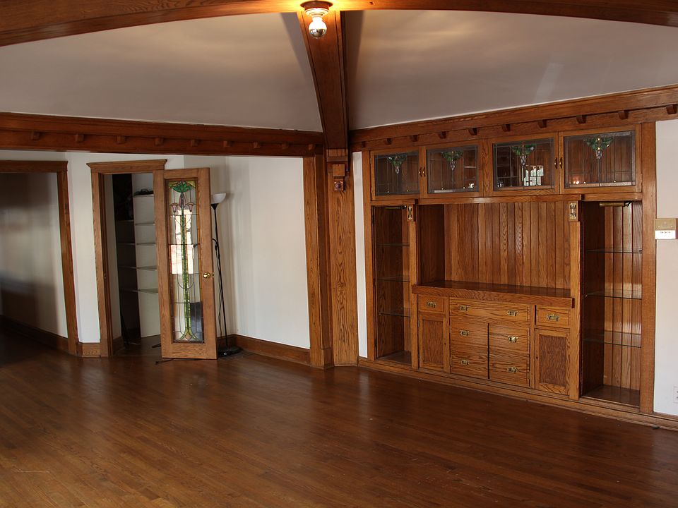 1st image of 955 W Carmen Ave APT 1B