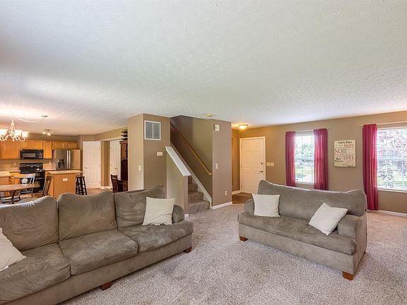 4th image of 880 Weeping Willow Ln