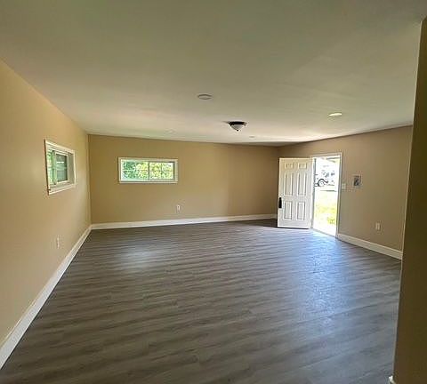 3rd image of 2519 Maple St
