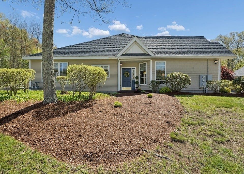 1st image of 26 Summerfield Dr #17