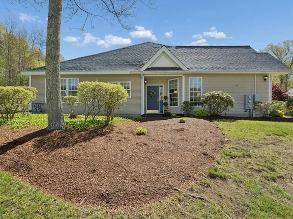 26 Summerfield Dr #17, South Grafton, MA 01560