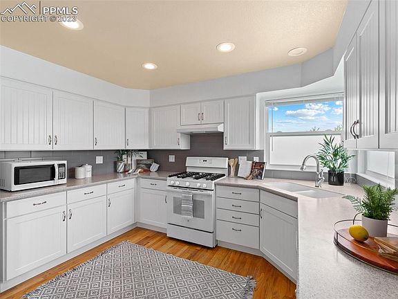 4th image of 9631 Stoneglen Dr