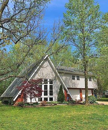 3rd image of 454 Tamarach Dr