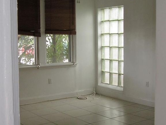 3rd image of 555 NE 63rd St APT 1