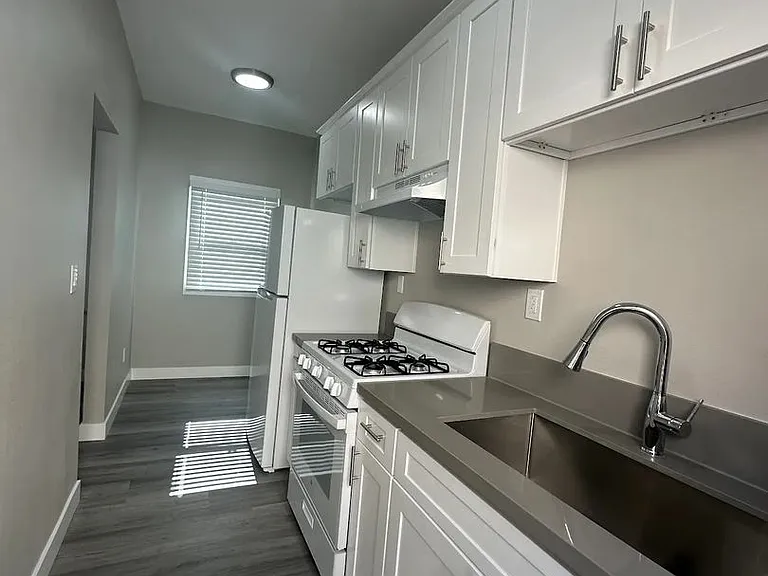 1904 E Bermuda St #9 — Photo 7