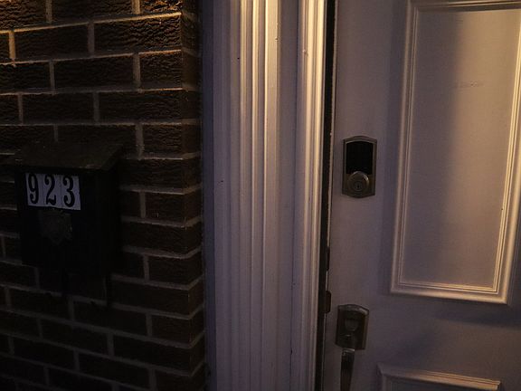 3rd image of 923 N Brainard St Unit 923