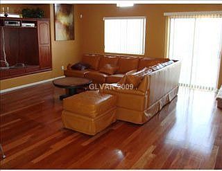3rd image of 912 E El Campo Grande Ave