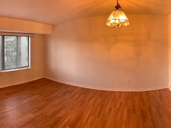 5th image of 3101 S Manchester St APT 303