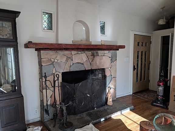 4th image of 19735 Valley View Dr