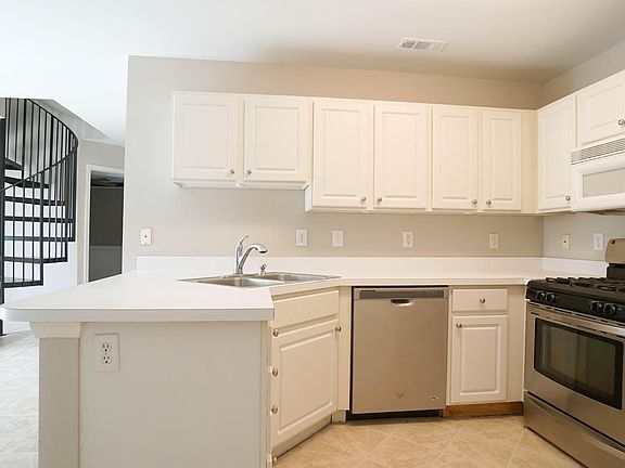 4th image of 4264 Lake Woodard Dr
