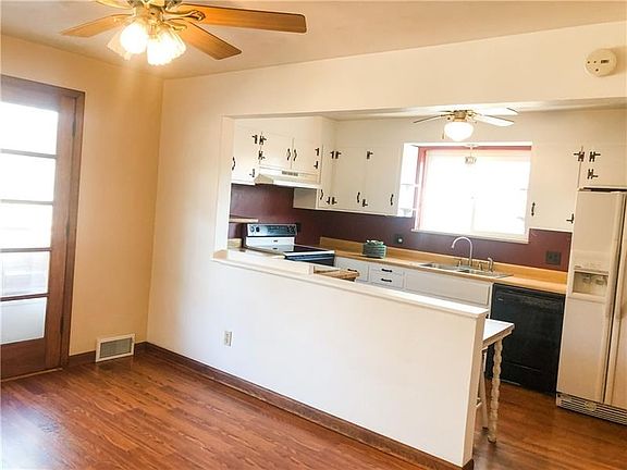 5th image of 661 Lee St
