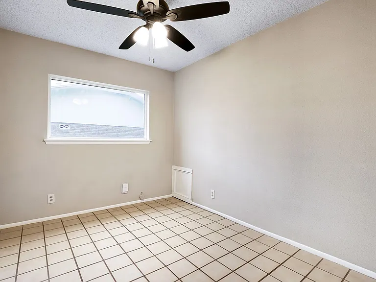 8138 Raritan St — Photo 18