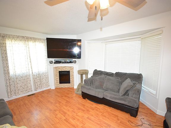 3rd image of 755 Glen Dr