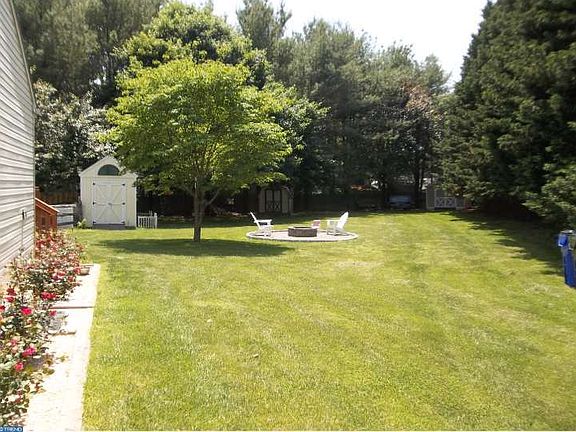 3rd image of 809 Holly Ct