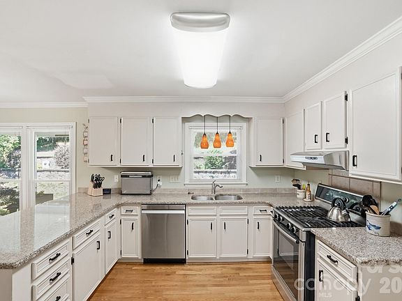 4th image of 269 Charter Oak Ct