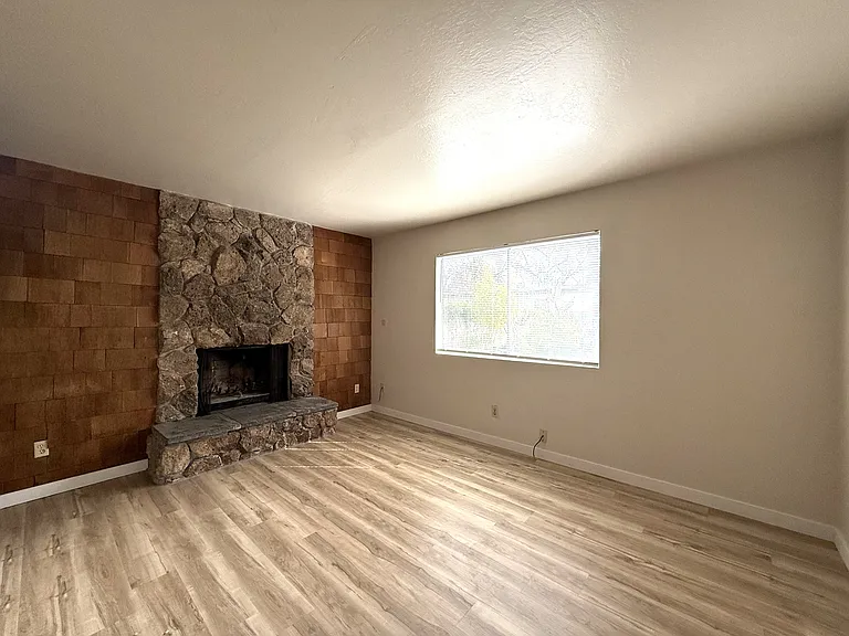 1505 W 3rd St #F — Photo 2