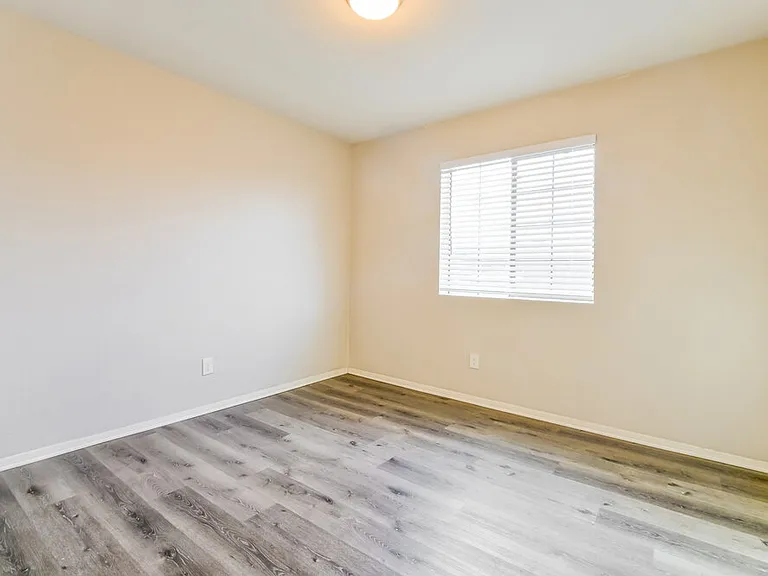 2641 E Isabella Ave — Photo 14