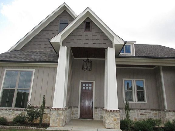 2nd image of 605 Oak Grove Way