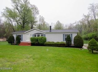 1271 S 13th St, Niles, MI 49120