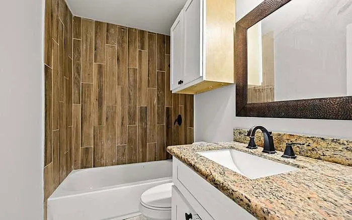 3335 Hollywood St — Photo 4